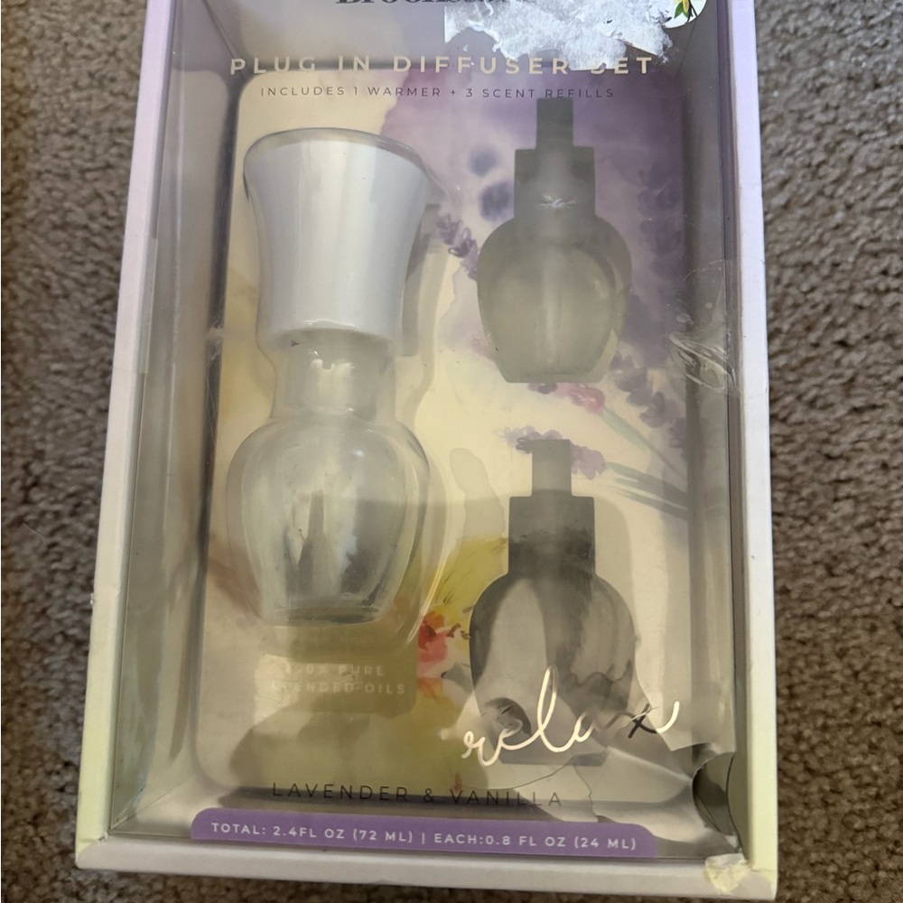 Brookstone Lavender & Vanilla Plug-In Diffuser Set - White and Gray